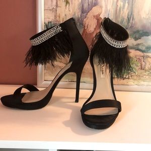11 M black Nina sandals